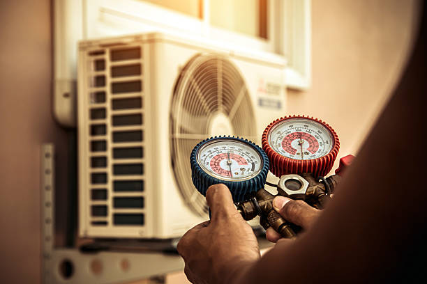 Professional Hvac Maintenance technician working in Sheldon, TX